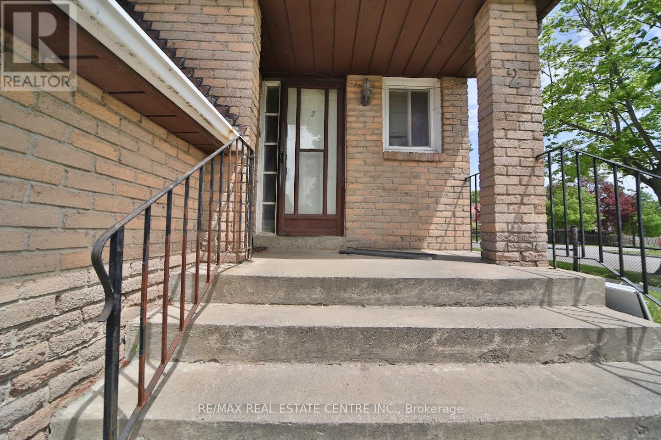 2 Roehampton Crescent, Brampton, Ontario  L6Y 2R4 - Photo 5 - W13165904