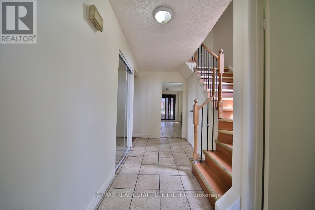 2 Roehampton Crescent, Brampton, Ontario  L6Y 2R4 - Photo 6 - W13165904