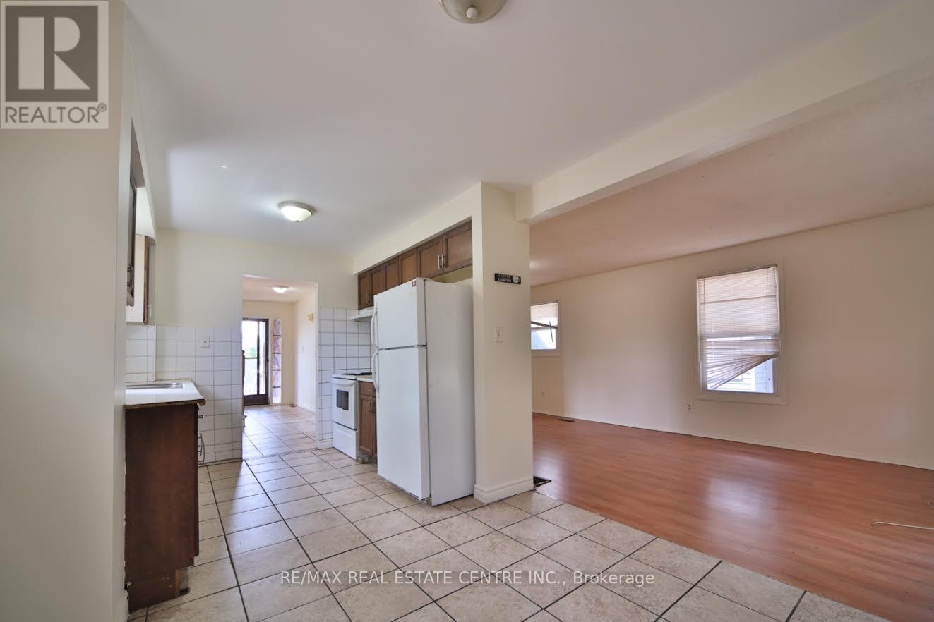 2 Roehampton Crescent, Brampton, Ontario  L6Y 2R4 - Photo 9 - W13165904