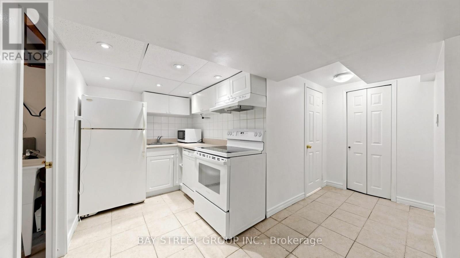 Bsmt - 31 Compton Drive, Toronto, Ontario  M1R 4A5 - Photo 7 - E13165692