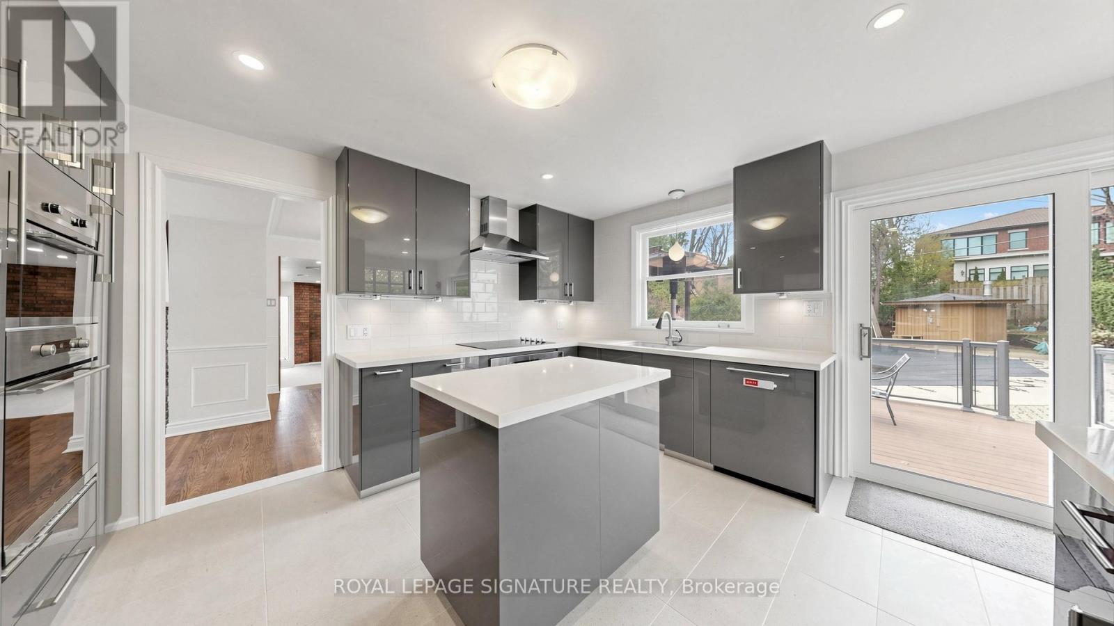 195 York Mills Road, Toronto, Ontario  M2L 1K8 - Photo 2 - C13165758