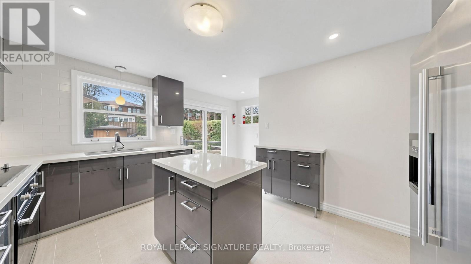 195 York Mills Road, Toronto, Ontario  M2L 1K8 - Photo 4 - C13165758