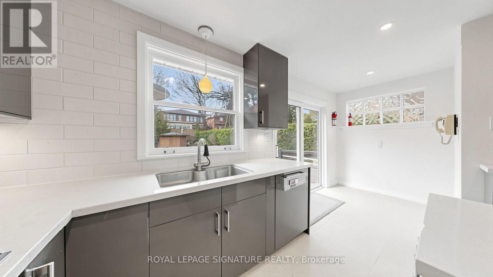 195 York Mills Road, Toronto, Ontario  M2L 1K8 - Photo 7 - C13165758