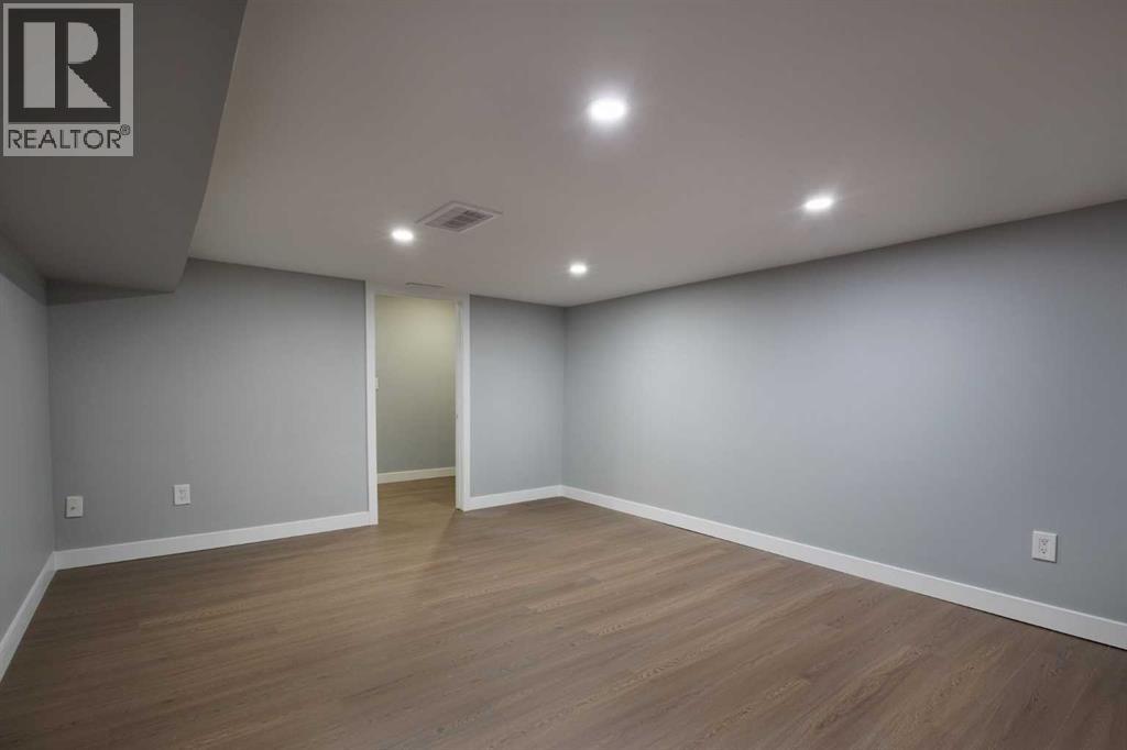 5876 Dalcastle Drive Nw, Calgary, Alberta  T3A 2B6 - Photo 33 - A2313700