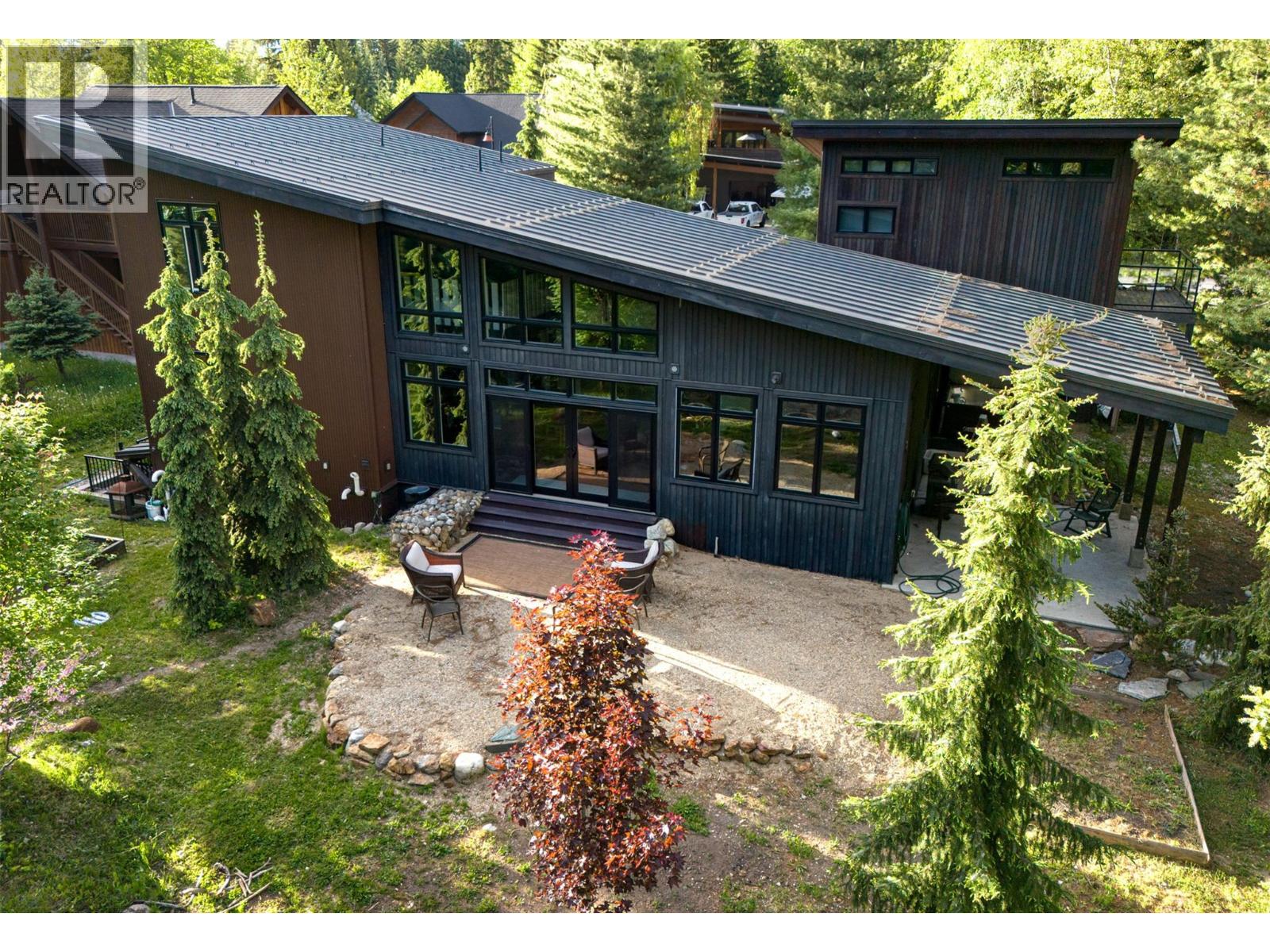 2083 Mountain Gate Road, Revelstoke, British Columbia  V0E 2S0 - Photo 2 - 10375469