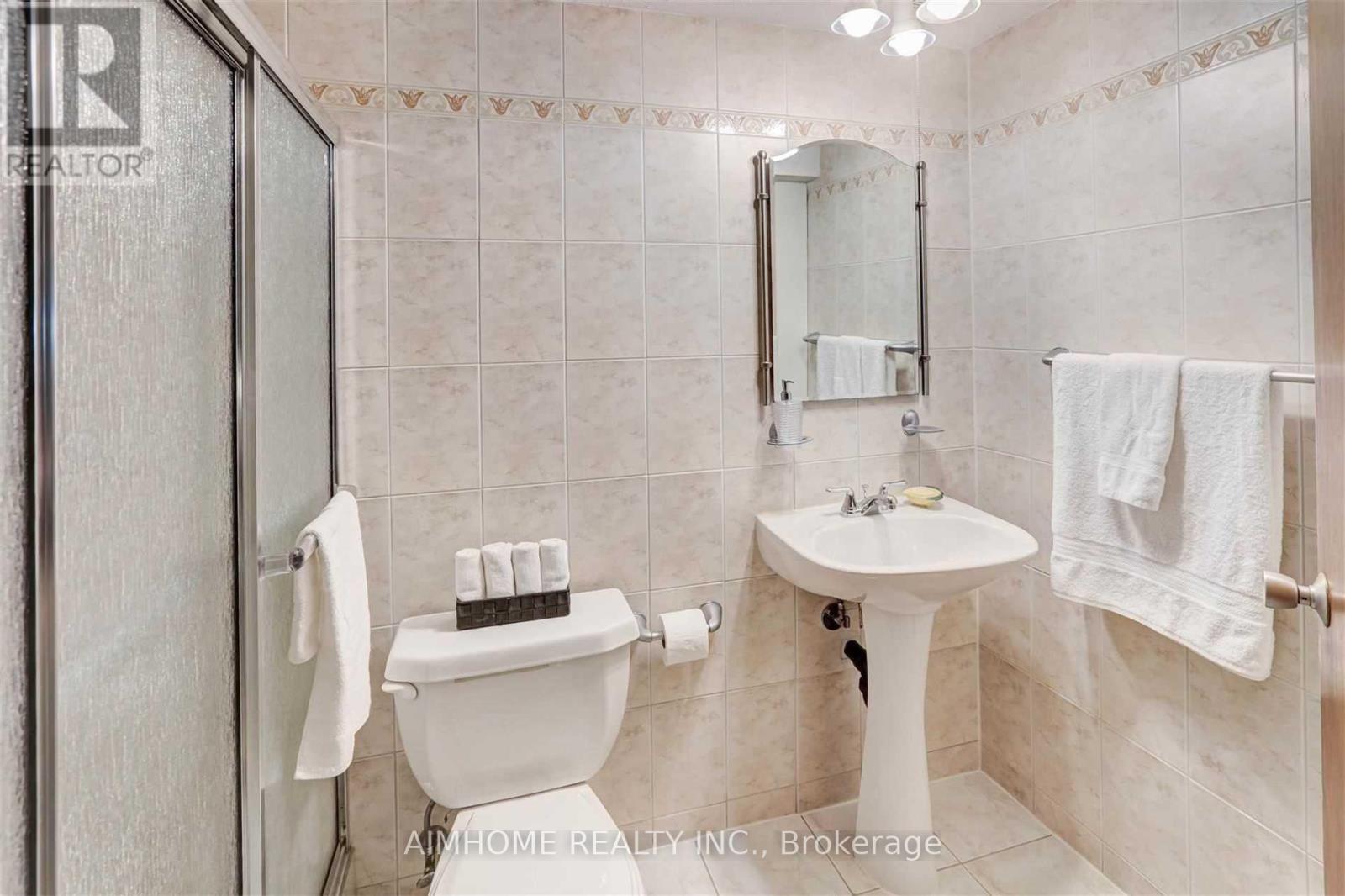 Lower L - 145 Homewood Avenue, Toronto, Ontario  M2M 1K4 - Photo 7 - C13165944