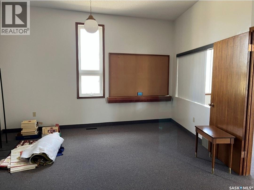 402 Wheaton Avenue, Ogema, Saskatchewan  S0C 1Y0 - Photo 3 - SK036925