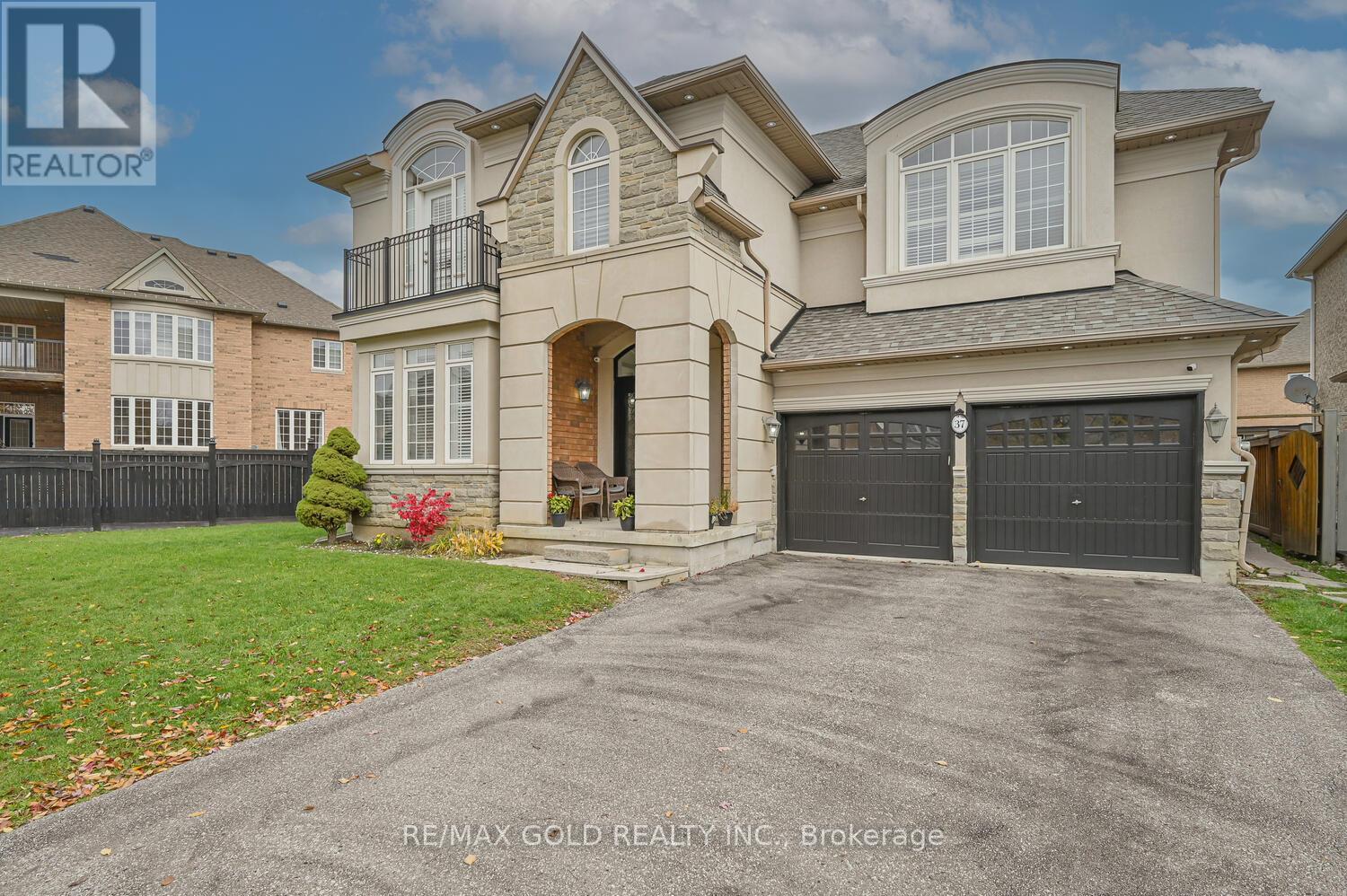 37 SCOTCHMERE CRESCENT, Brampton, Ontario