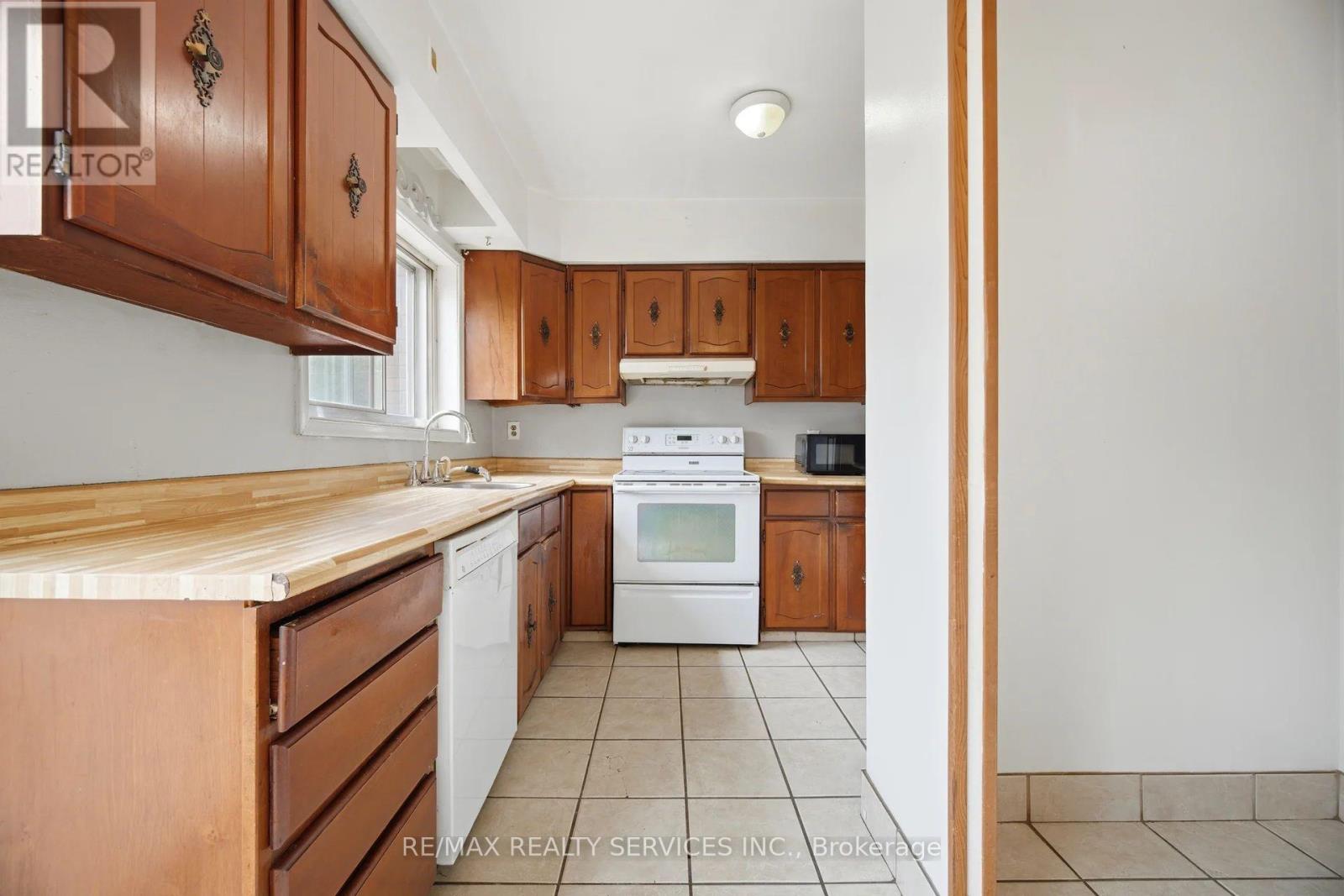 27 Hadrina Street, Brampton, Ontario  L6X 2J5 - Photo 17 - W13166028