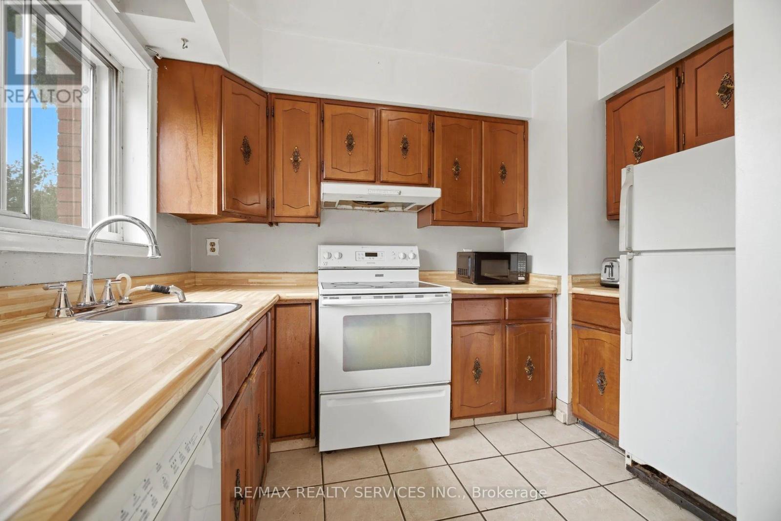 27 Hadrina Street, Brampton, Ontario  L6X 2J5 - Photo 18 - W13166028
