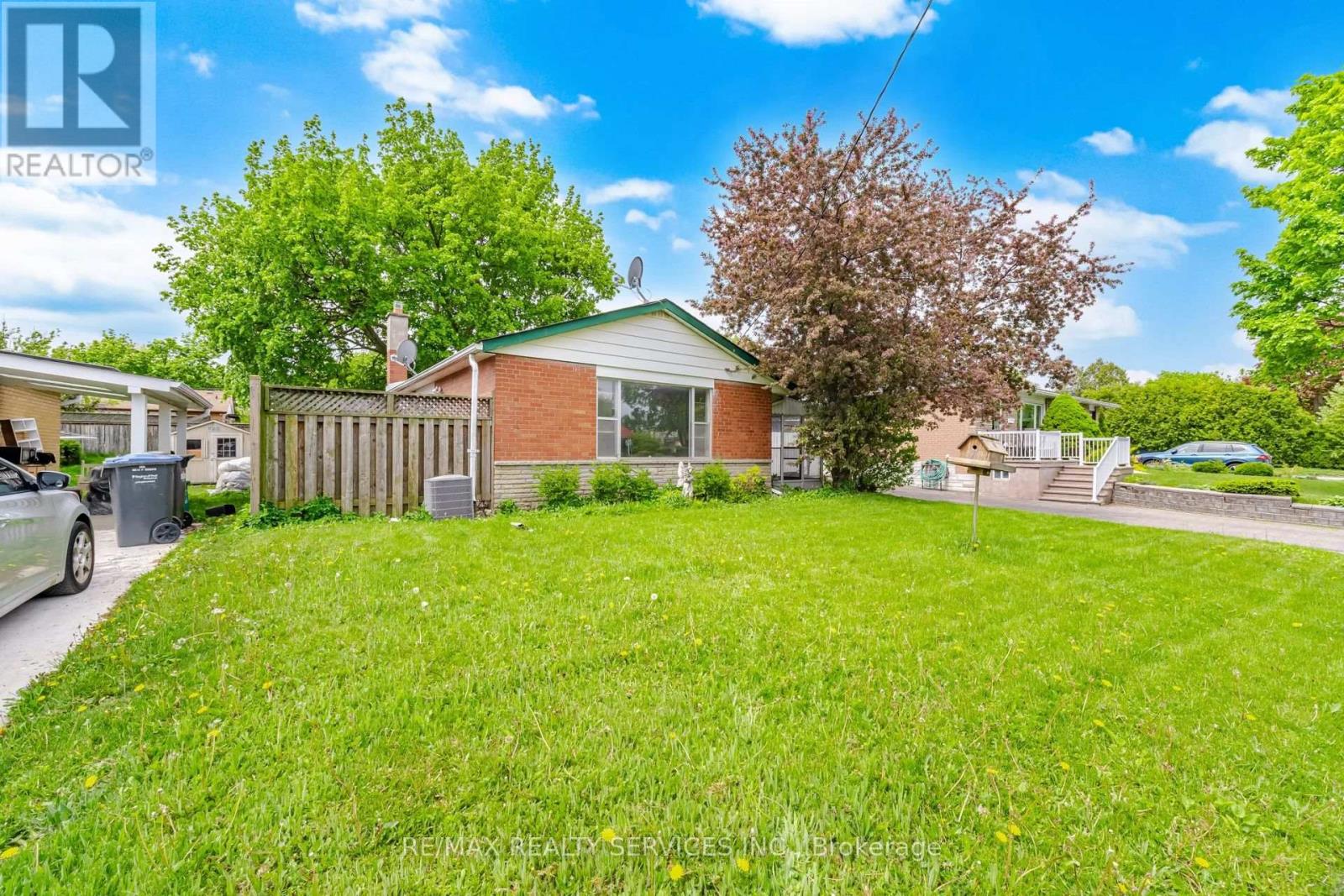27 Hadrina Street, Brampton, Ontario  L6X 2J5 - Photo 4 - W13166028