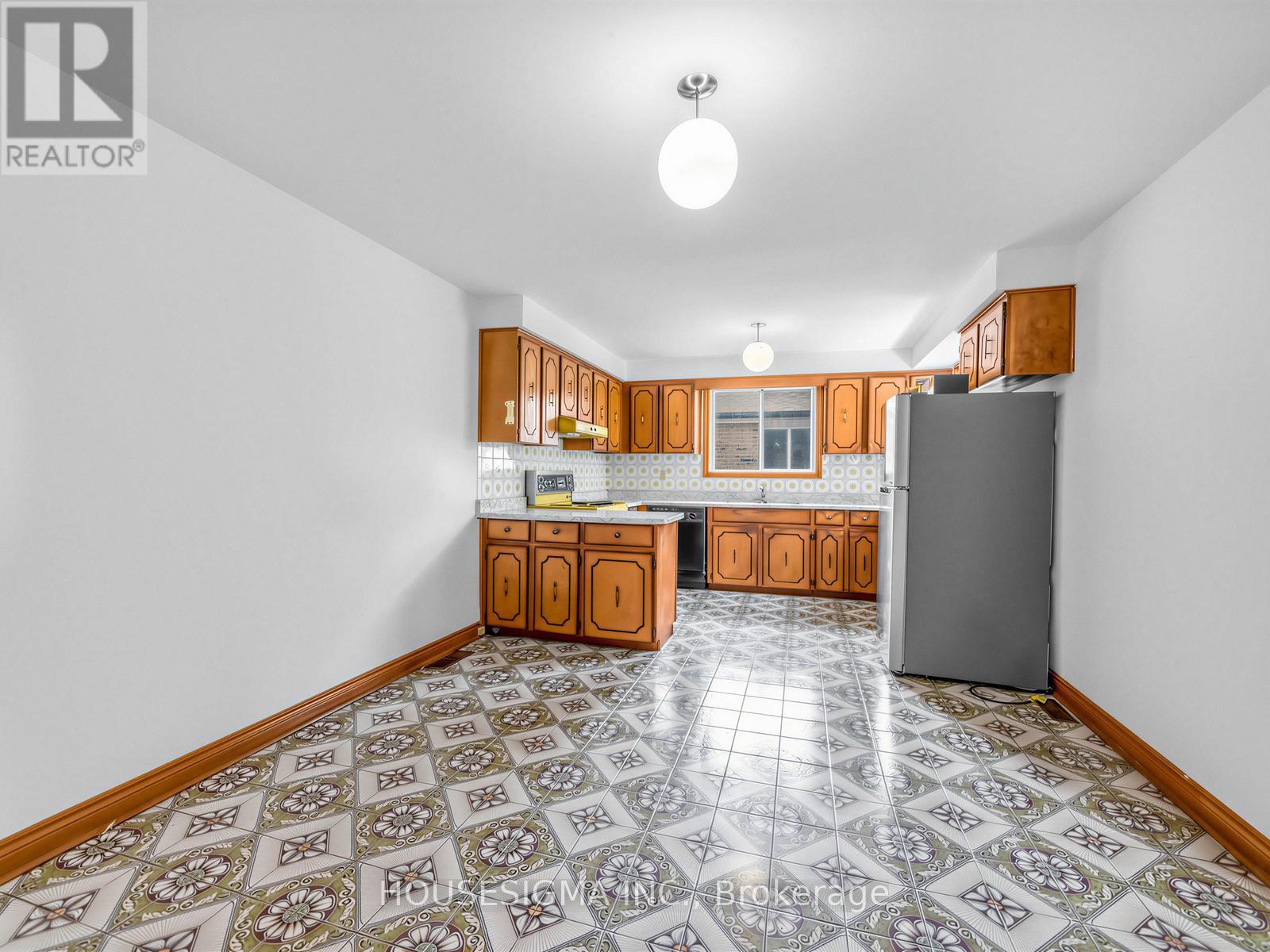 1136 Glencairn Avenue, Toronto, Ontario  M6B 2B4 - Photo 10 - W13166046