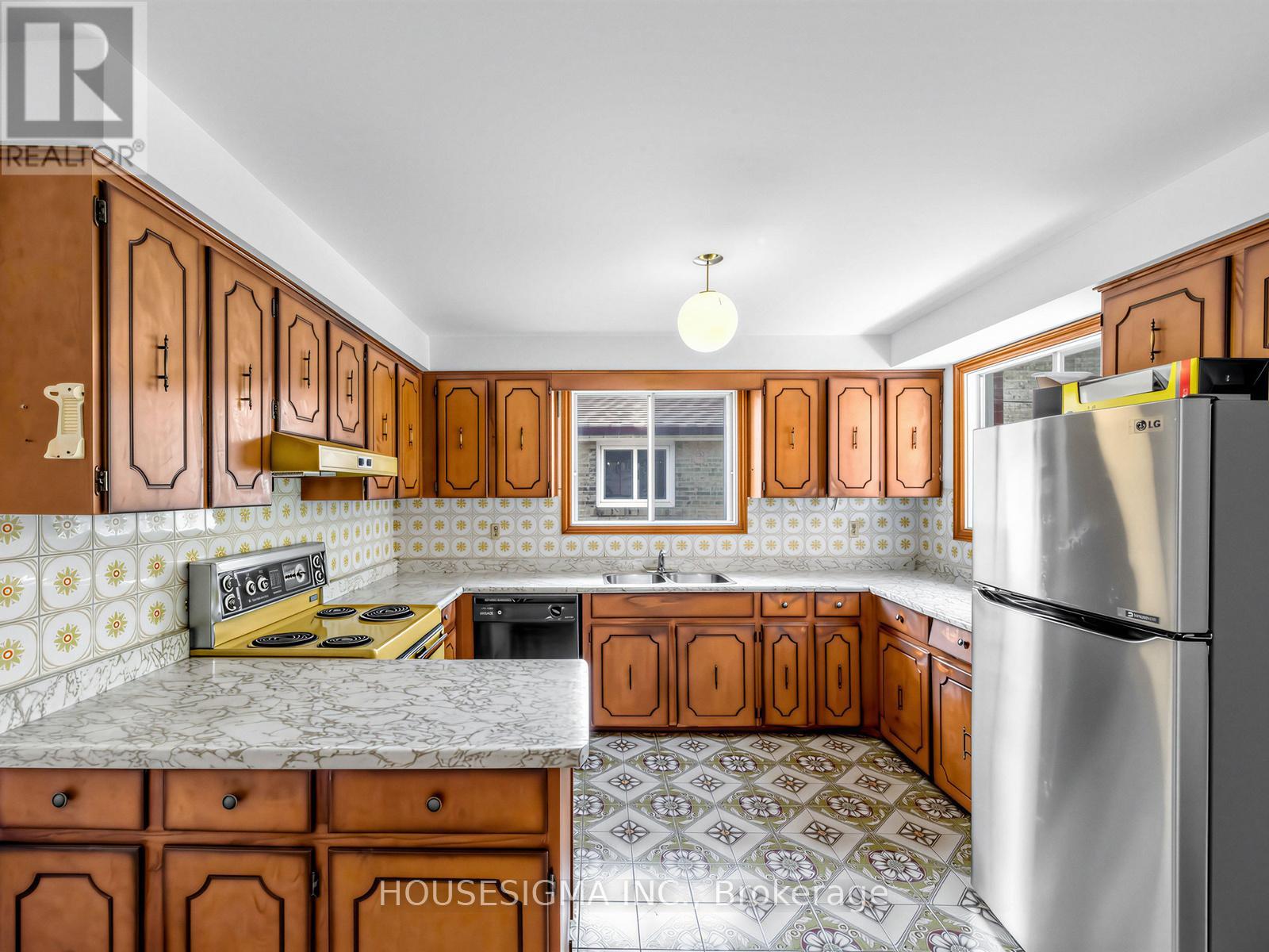 1136 Glencairn Avenue, Toronto, Ontario  M6B 2B4 - Photo 11 - W13166046