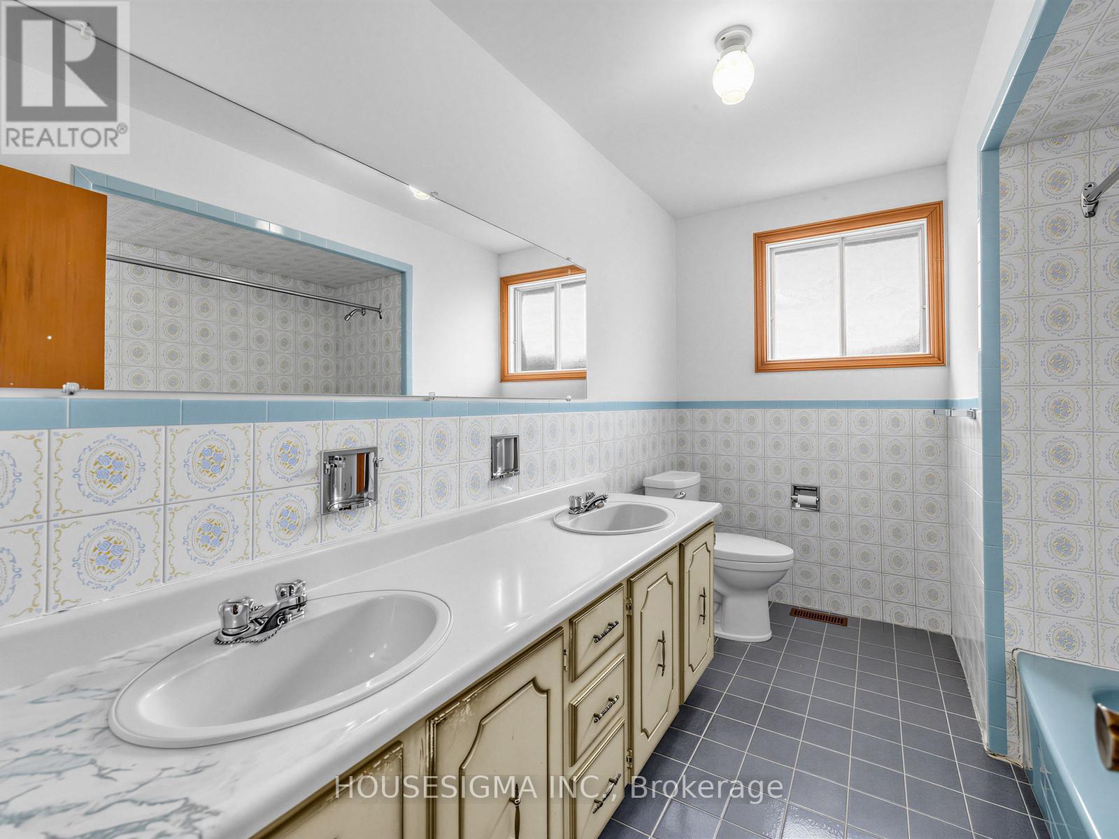 1136 Glencairn Avenue, Toronto, Ontario  M6B 2B4 - Photo 18 - W13166046