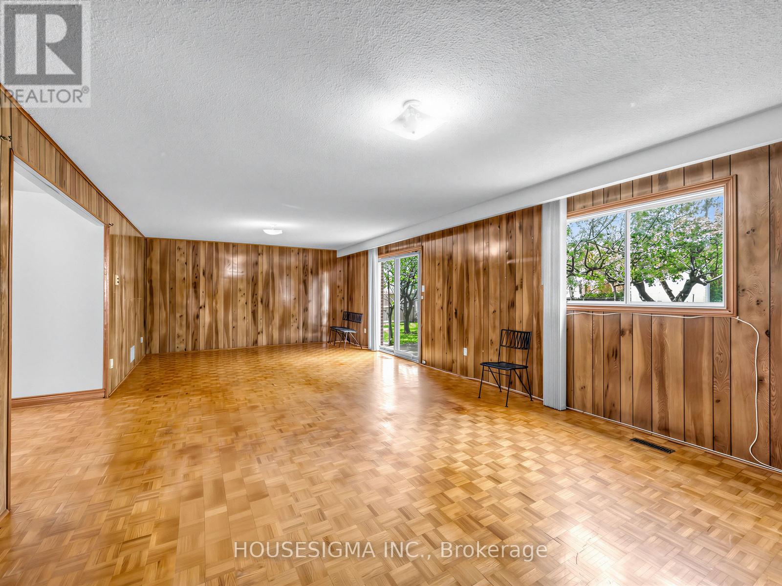 1136 Glencairn Avenue, Toronto, Ontario  M6B 2B4 - Photo 20 - W13166046