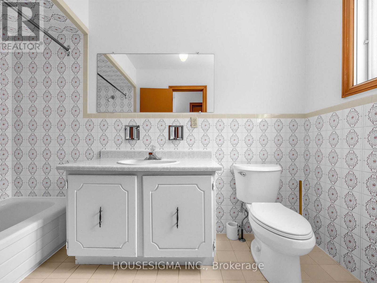 1136 Glencairn Avenue, Toronto, Ontario  M6B 2B4 - Photo 23 - W13166046
