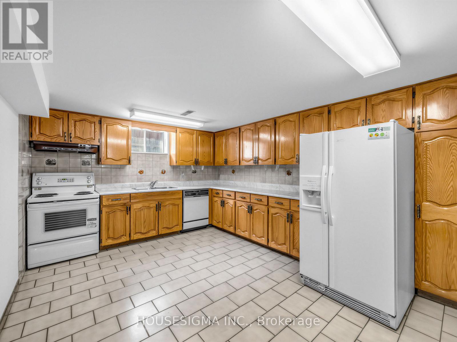 1136 Glencairn Avenue, Toronto, Ontario  M6B 2B4 - Photo 27 - W13166046