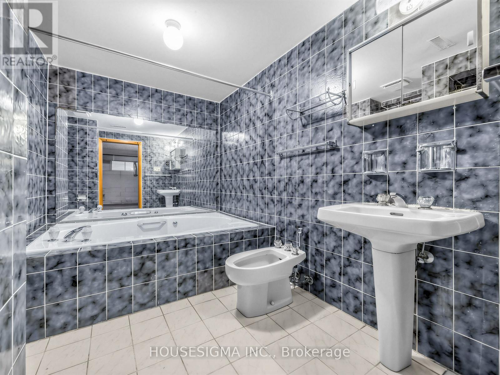 1136 Glencairn Avenue, Toronto, Ontario  M6B 2B4 - Photo 28 - W13166046