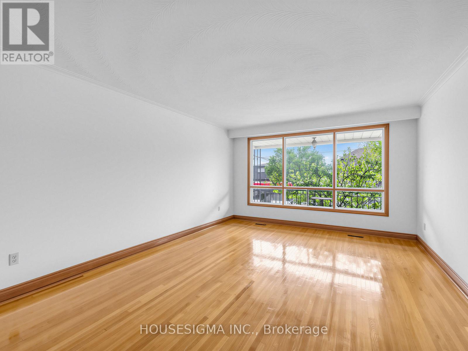 1136 Glencairn Avenue, Toronto, Ontario  M6B 2B4 - Photo 3 - W13166046