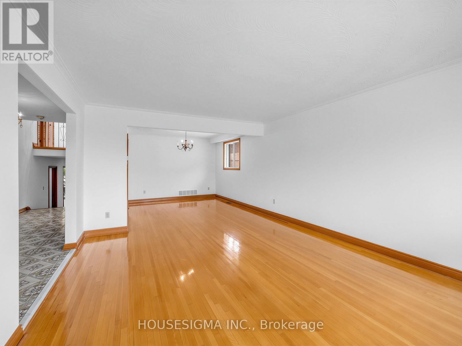 1136 Glencairn Avenue, Toronto, Ontario  M6B 2B4 - Photo 4 - W13166046