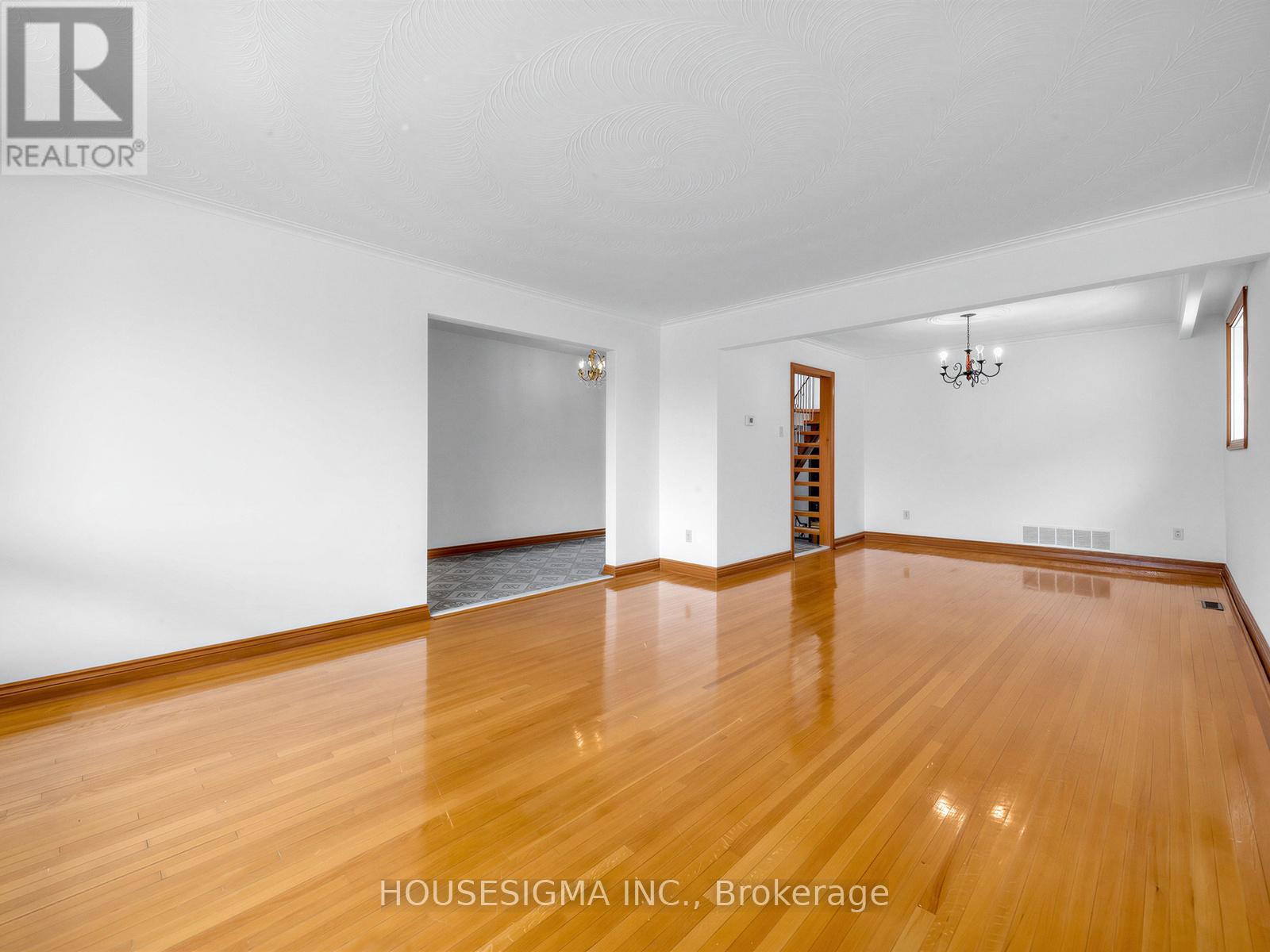 1136 Glencairn Avenue, Toronto, Ontario  M6B 2B4 - Photo 5 - W13166046
