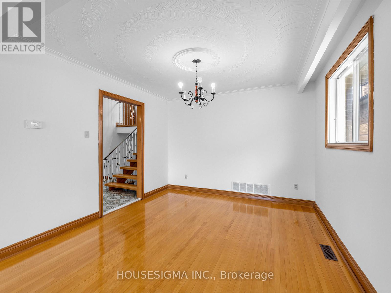 1136 Glencairn Avenue, Toronto, Ontario  M6B 2B4 - Photo 6 - W13166046
