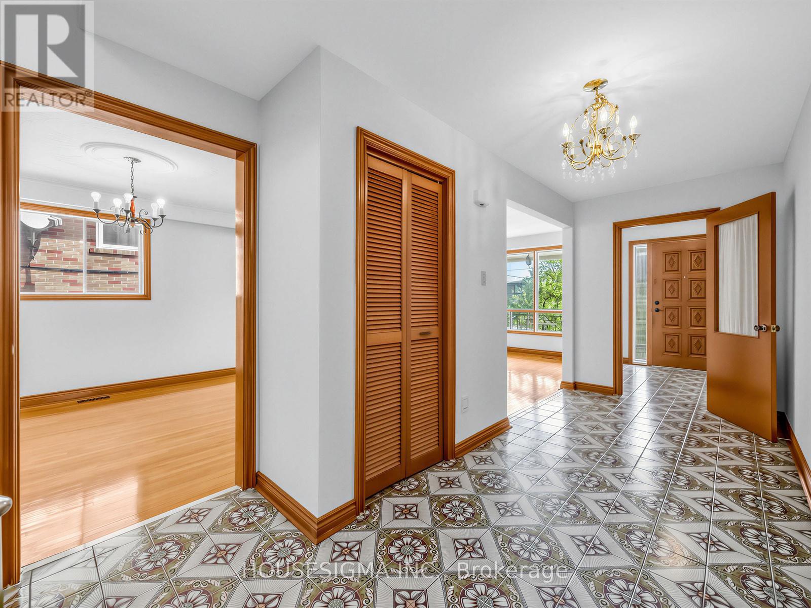 1136 Glencairn Avenue, Toronto, Ontario  M6B 2B4 - Photo 7 - W13166046