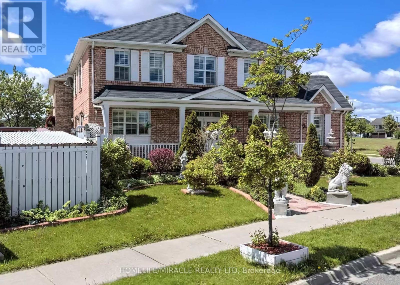 24 Eastway Street, Brampton, Ontario  L6S 0A4 - Photo 2 - W13166052