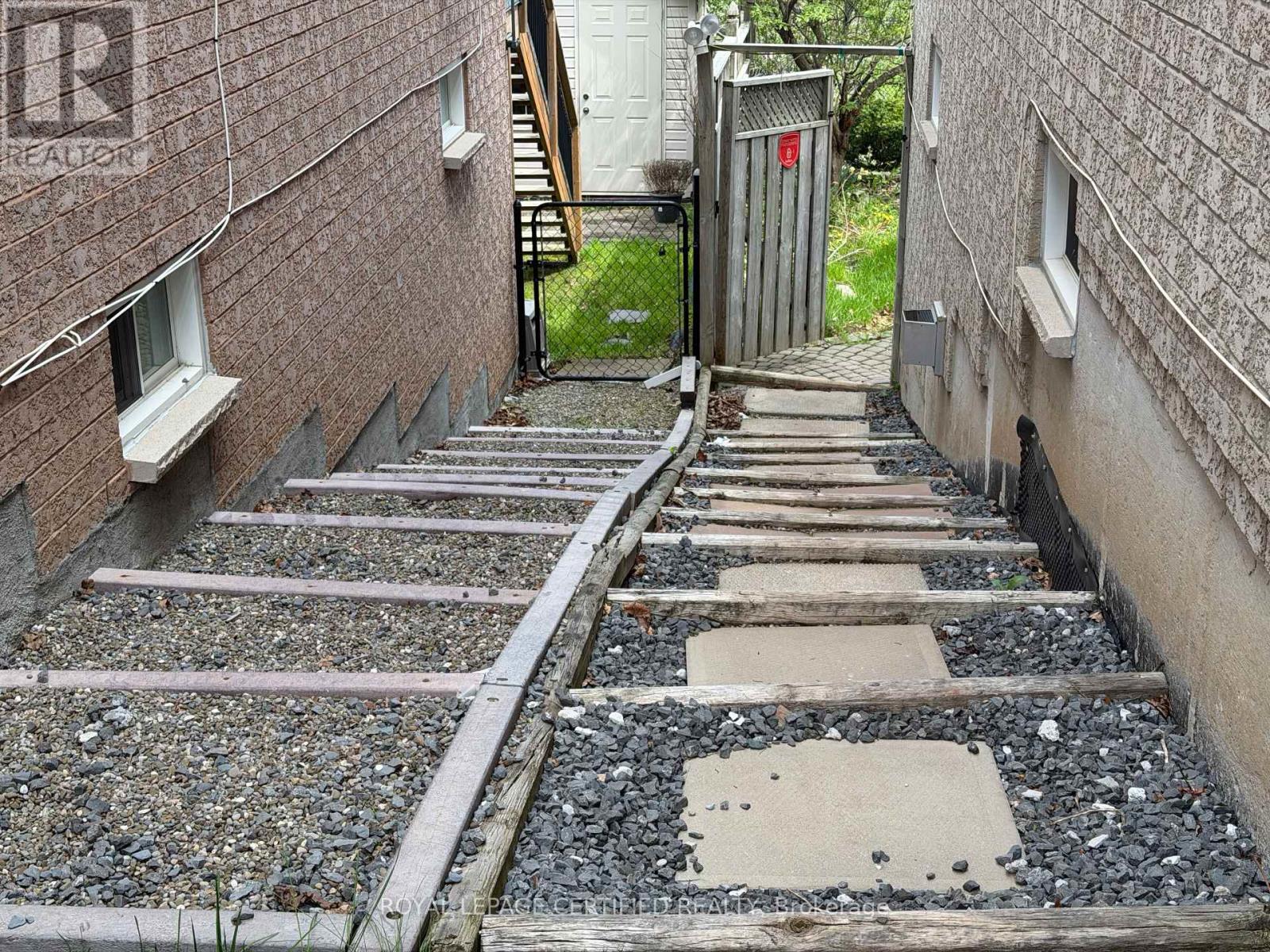 7266 Sandhurst (Bsmnt) Drive N, Mississauga, Ontario  L5N 7G8 - Photo 2 - W13166054