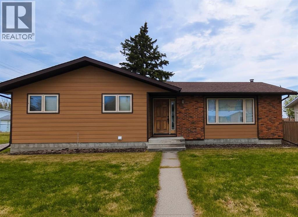 5411 51 Avenue, Rocky Mountain House, Alberta  T4T 1E8 - Photo 1 - A2311244
