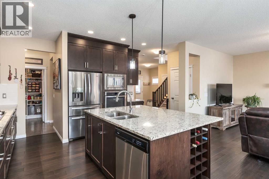 26 Mount Rae Terrace, Okotoks, Alberta  T1S 0M6 - Photo 4 - A2292754