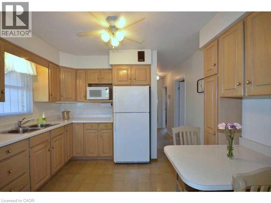 245 West 33rd Street, Hamilton, Ontario  L9C 5J7 - Photo 4 - 40832946
