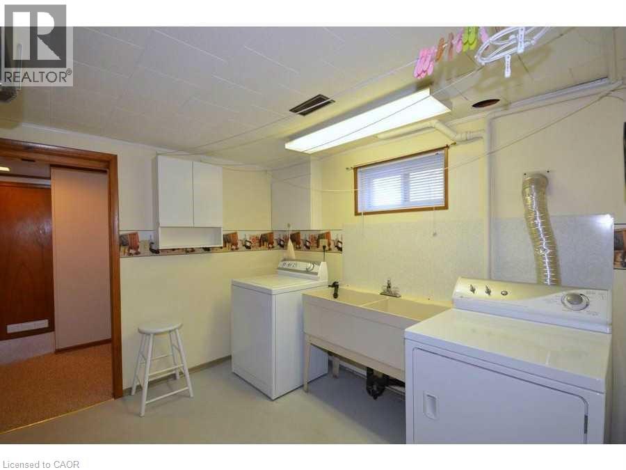 245 West 33rd Street, Hamilton, Ontario  L9C 5J7 - Photo 8 - 40832946