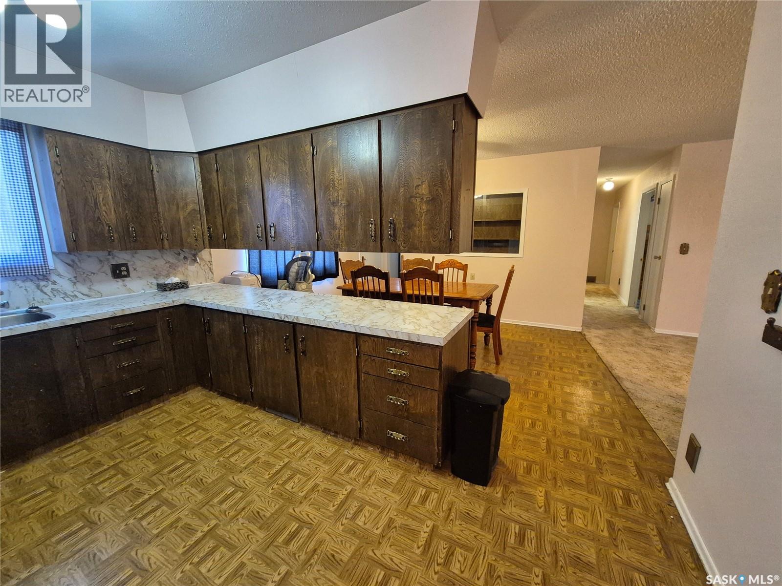 10 Yandeau Crescent, Radville, Saskatchewan  S0C 2G0 - Photo 4 - SK036662