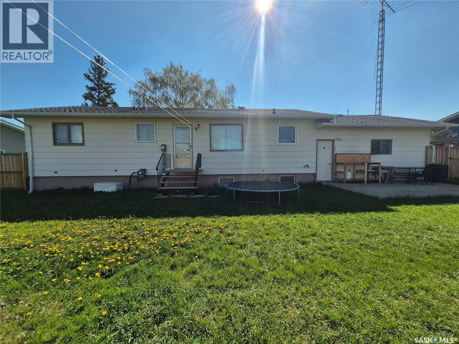 10 Yandeau Crescent, Radville, Saskatchewan  S0C 2G0 - Photo 47 - SK036662