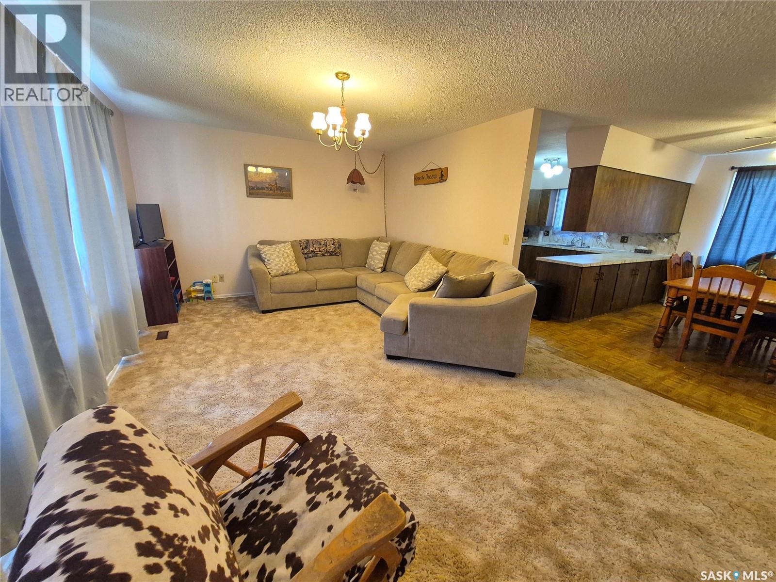 10 Yandeau Crescent, Radville, Saskatchewan  S0C 2G0 - Photo 9 - SK036662