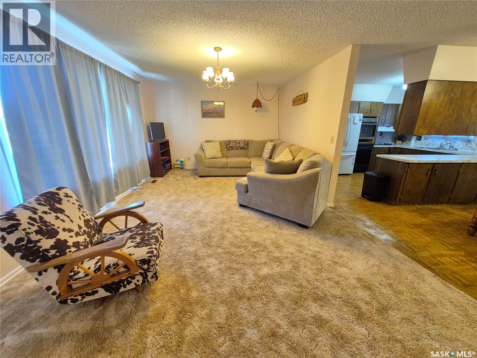 10 Yandeau Crescent, Radville, Saskatchewan  S0C 2G0 - Photo 8 - SK036662