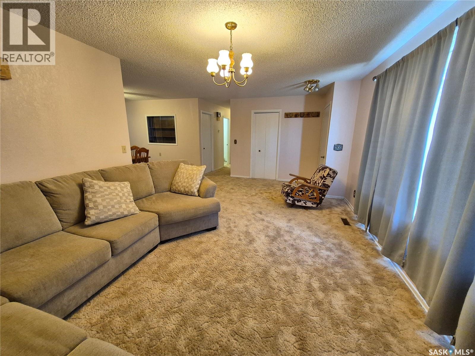 10 Yandeau Crescent, Radville, Saskatchewan  S0C 2G0 - Photo 10 - SK036662