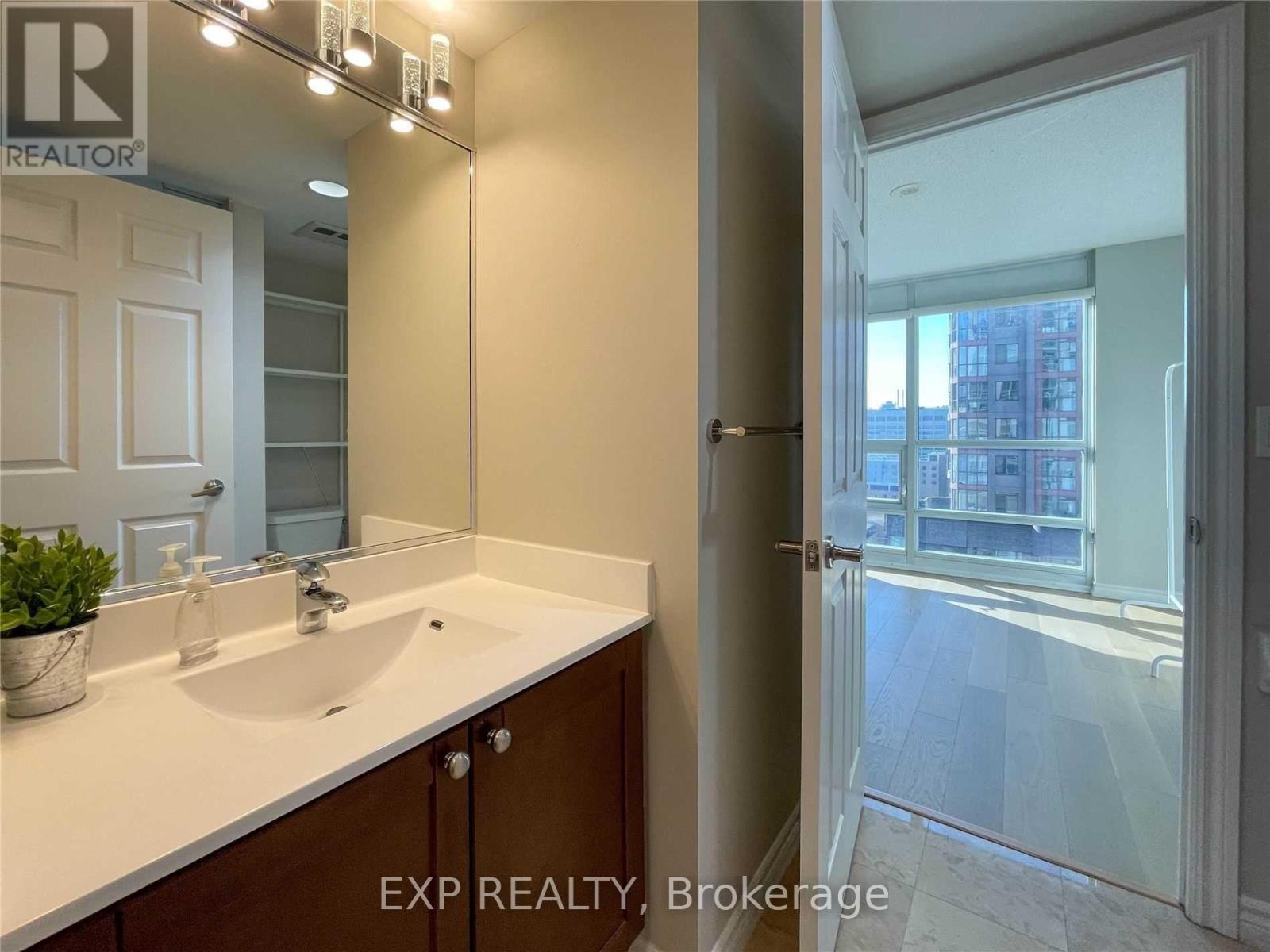 2309 - 761 Bay Street, Toronto, Ontario  M5G 2R3 - Photo 12 - C13166064