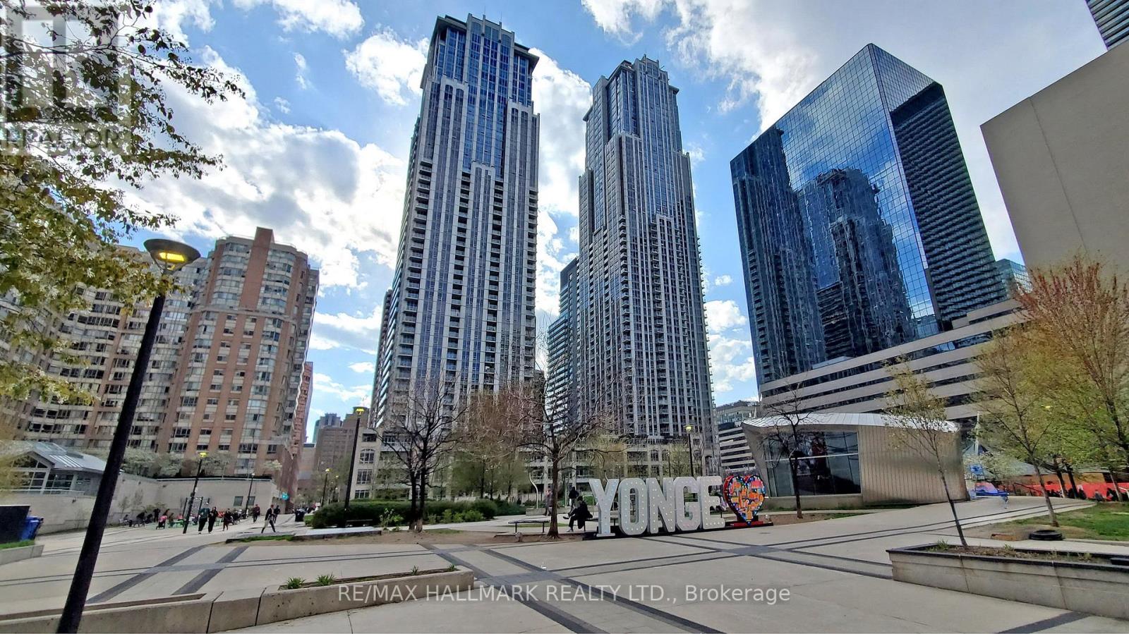49 - 384 YONGE STREET, Toronto, Ontario