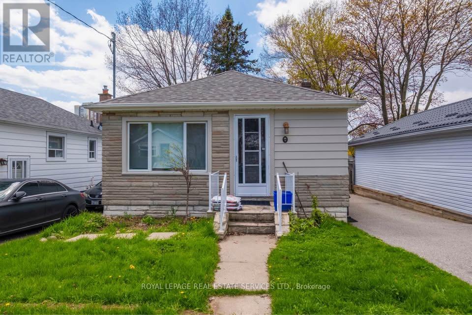 18 BEXHILL AVENUE, Toronto, Ontario