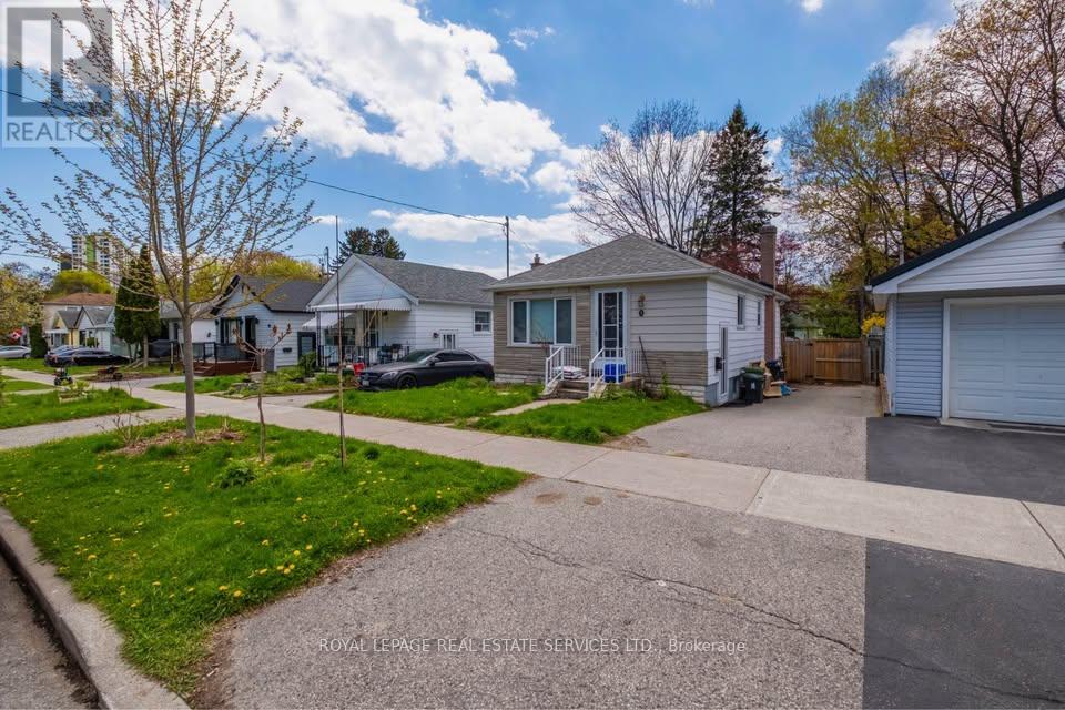 18 Bexhill Avenue, Toronto, Ontario  M1L 3B4 - Photo 3 - E13166090
