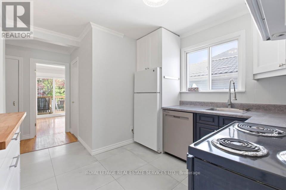 18 Bexhill Avenue, Toronto, Ontario  M1L 3B4 - Photo 4 - E13166090