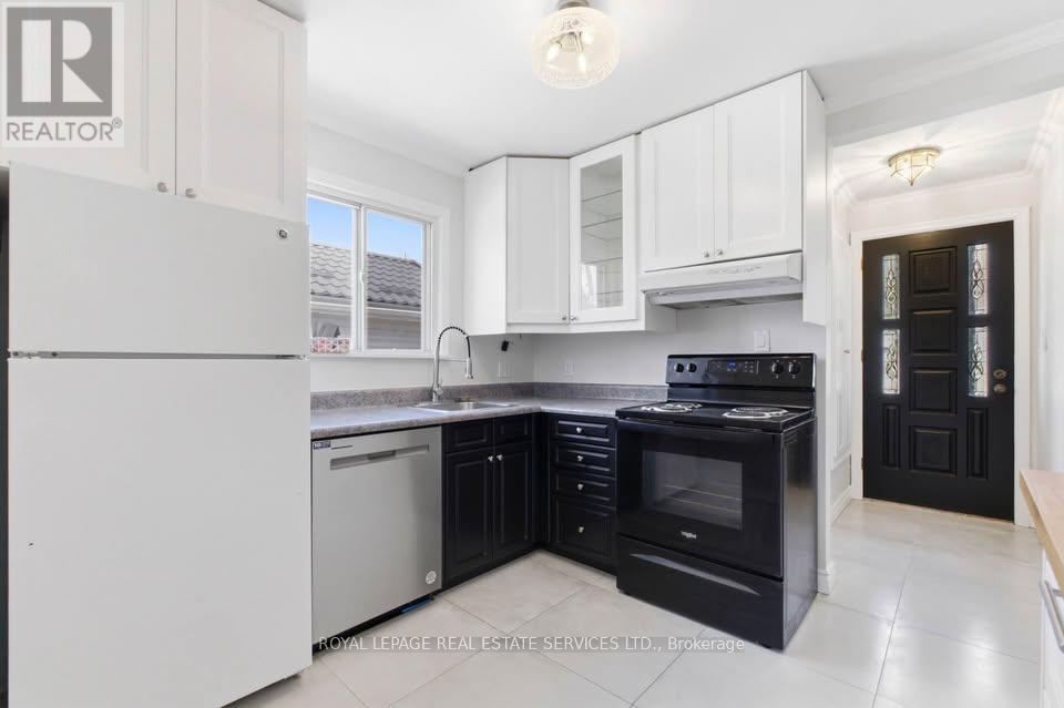 18 Bexhill Avenue, Toronto, Ontario  M1L 3B4 - Photo 5 - E13166090