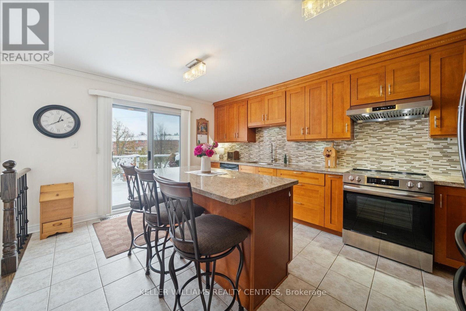 76 Kerfoot Crescent, Georgina, Ontario  L4P 4H2 - Photo 10 - N13166070