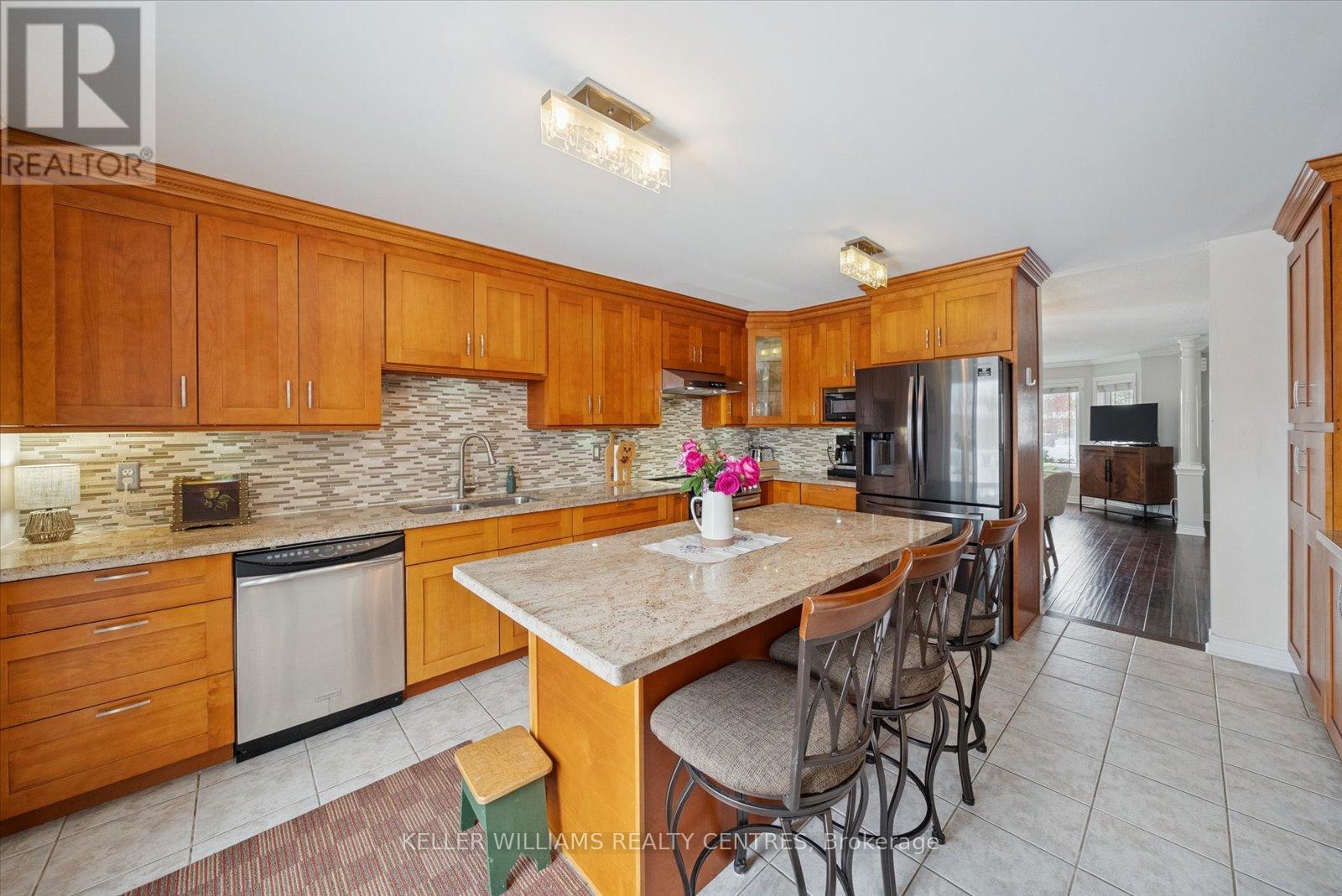 76 Kerfoot Crescent, Georgina, Ontario  L4P 4H2 - Photo 11 - N13166070