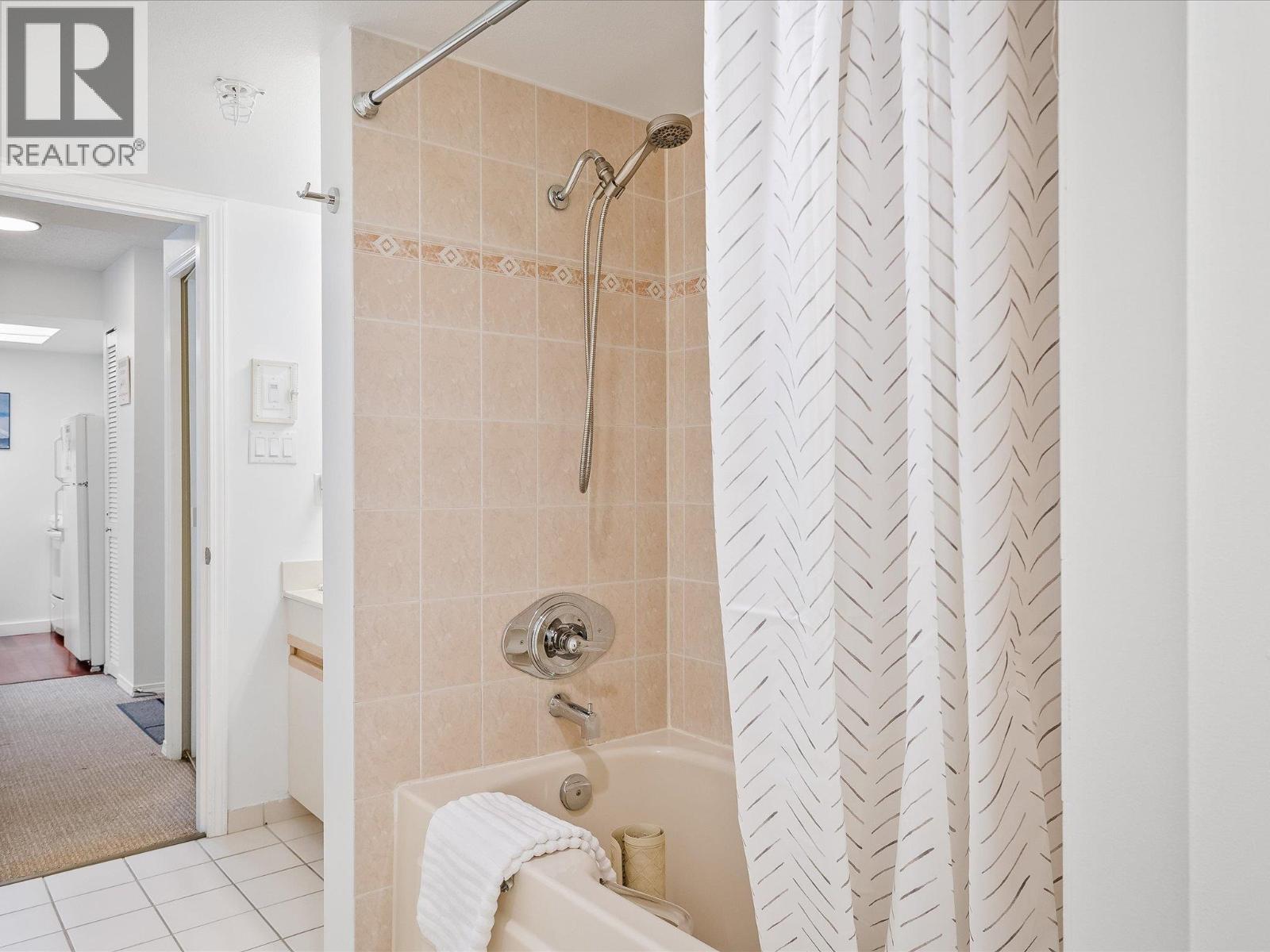 220 4809 Spearhead Drive, Whistler, British Columbia  V0N 1B4 - Photo 11 - R3067120