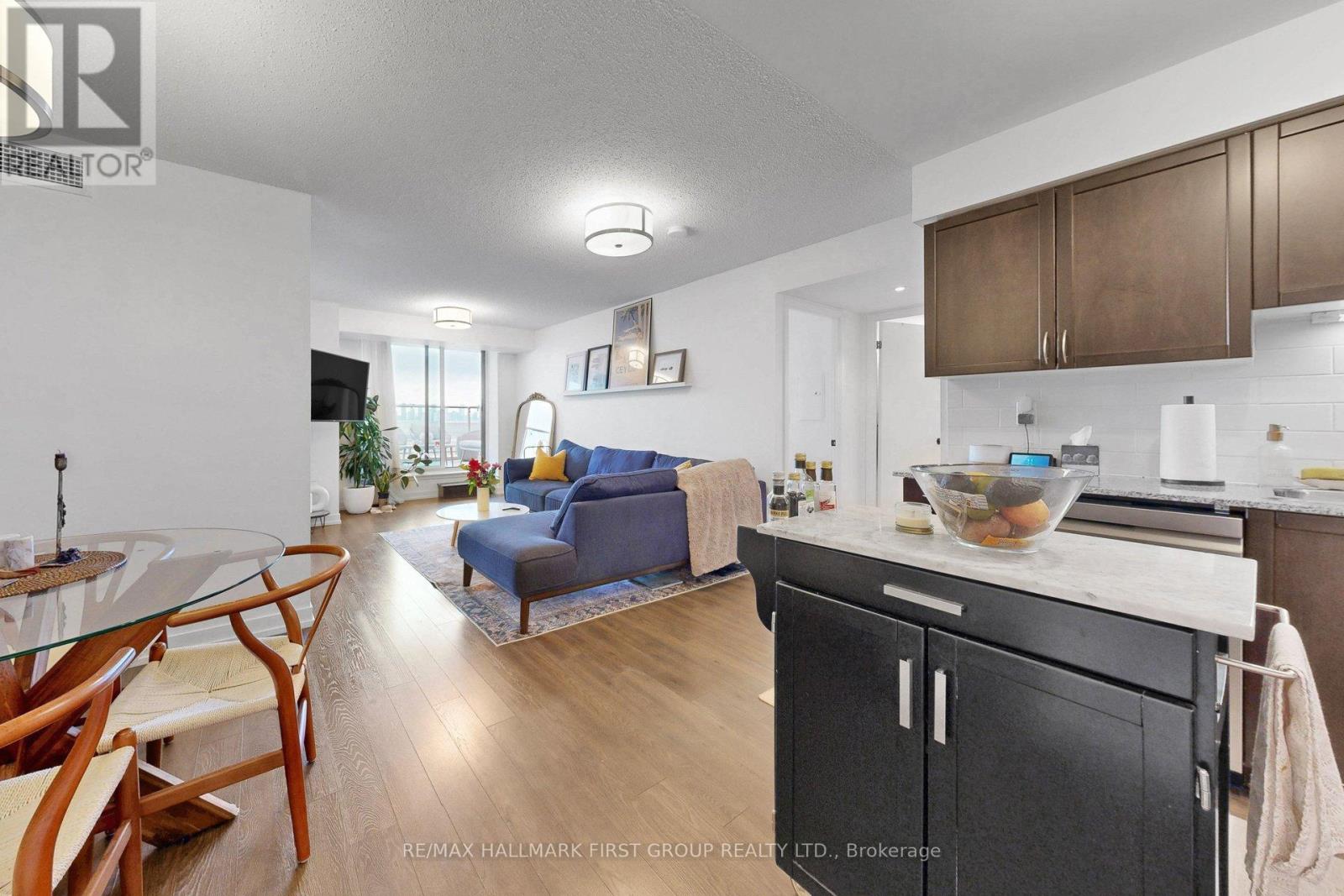 918 - 812 Lansdowne Avenue, Toronto, Ontario  M6H 4K3 - Photo 4 - W13166096