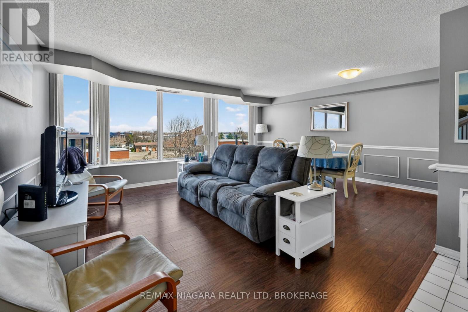 501 - 81 Scott Street, St. Catharines, Ontario  L2N 7L5 - Photo 3 - X13162712