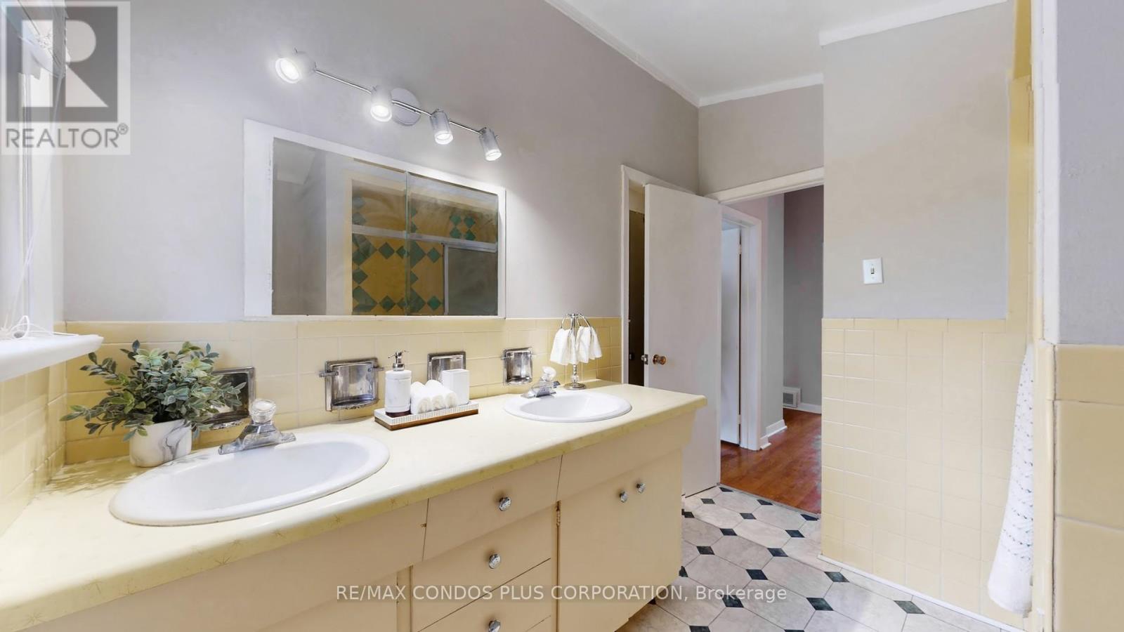 333 Pleasant Avenue, Toronto, Ontario  M2R 2R3 - Photo 33 - C12870680